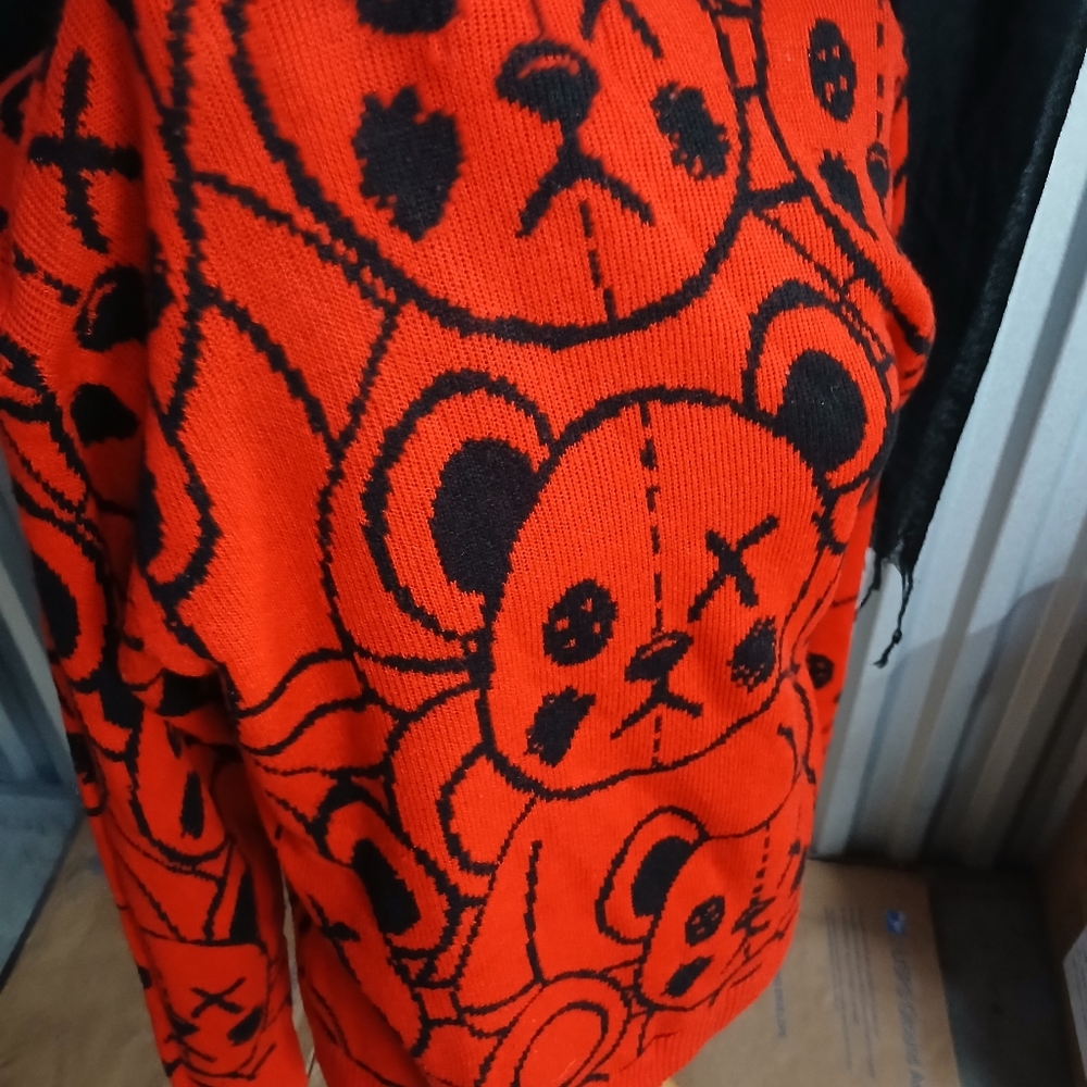 Reasons Mens Red and Black Bear Knit Pattern Sweater Size Large - Picture 8 of 8